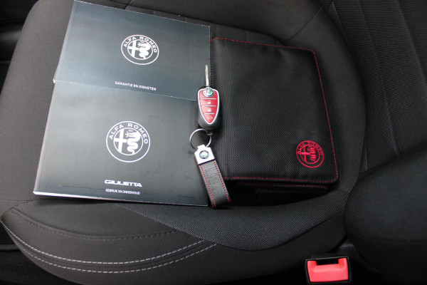Alfa Romeo Giulietta 1.4 Turbo 120PK SPORT | ACHTERUITRIJ CAMERA | DAB+ RADIO | PARKEERSENSOREN VOOR EN ACHTER | AFNEEMBARE TREKHAAK | CRUISE CONTROL | CLIMATE CONTROL | SUPER NETTE AUTO! |