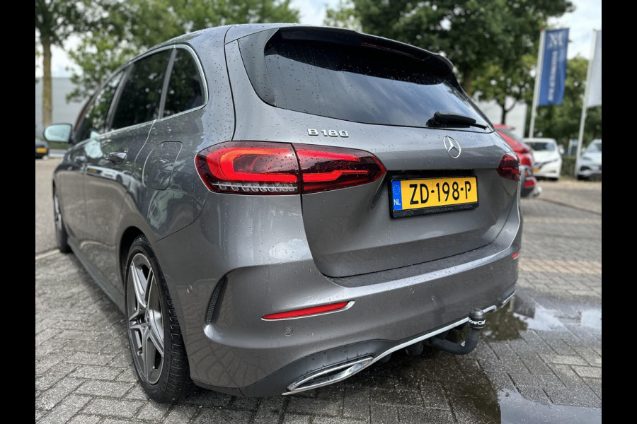 Mercedes-Benz B-Klasse 180 Business Solution AMG ORIGINEEL NL AUTO MET NAP | ELEKTRISCHE ACHTERKLEP | STOELVERWARMING | TREKHAAK | CAMERA | UNIEKE KM-STAND | RIJKLAAR GELEVERD MET 12 MND BOVAG GARANTIE TIE