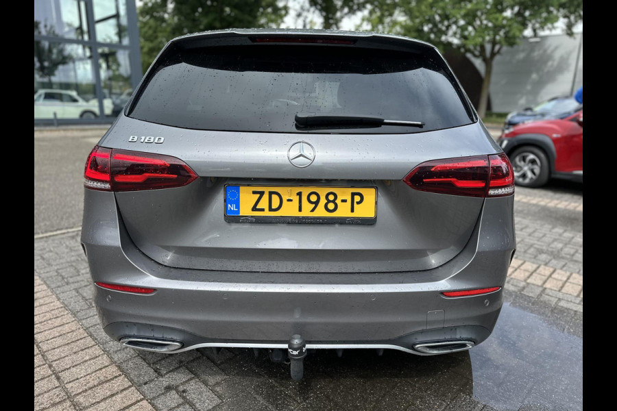 Mercedes-Benz B-Klasse 180 Business Solution AMG ORIGINEEL NL AUTO MET NAP | ELEKTRISCHE ACHTERKLEP | STOELVERWARMING | TREKHAAK | CAMERA | UNIEKE KM-STAND | RIJKLAAR GELEVERD MET 12 MND BOVAG GARANTIE TIE