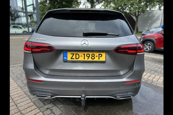 Mercedes-Benz B-Klasse 180 Business Solution AMG ORIGINEEL NL AUTO MET NAP | ELEKTRISCHE ACHTERKLEP | STOELVERWARMING | TREKHAAK | CAMERA | UNIEKE KM-STAND | RIJKLAAR GELEVERD MET 12 MND BOVAG GARANTIE TIE