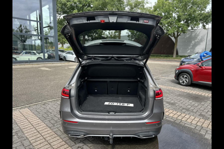 Mercedes-Benz B-Klasse 180 Business Solution AMG ORIGINEEL NL AUTO MET NAP | ELEKTRISCHE ACHTERKLEP | STOELVERWARMING | TREKHAAK | CAMERA | UNIEKE KM-STAND | RIJKLAAR GELEVERD MET 12 MND BOVAG GARANTIE TIE