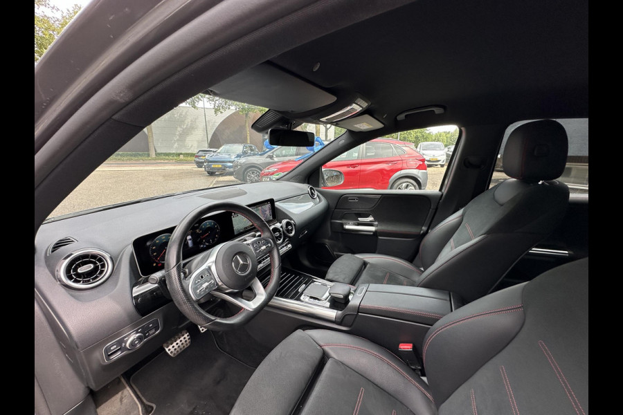 Mercedes-Benz B-Klasse 180 Business Solution AMG ORIGINEEL NL AUTO MET NAP | ELEKTRISCHE ACHTERKLEP | STOELVERWARMING | TREKHAAK | CAMERA | UNIEKE KM-STAND | RIJKLAAR GELEVERD MET 12 MND BOVAG GARANTIE TIE