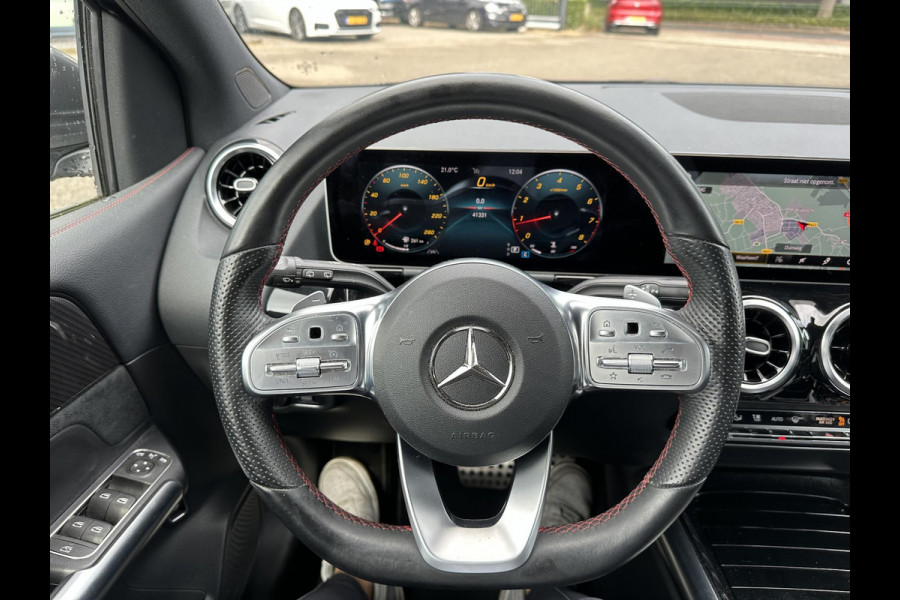 Mercedes-Benz B-Klasse 180 Business Solution AMG ORIGINEEL NL AUTO MET NAP | ELEKTRISCHE ACHTERKLEP | STOELVERWARMING | TREKHAAK | CAMERA | UNIEKE KM-STAND | RIJKLAAR GELEVERD MET 12 MND BOVAG GARANTIE TIE