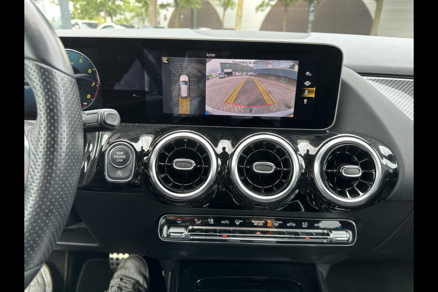Mercedes-Benz B-Klasse 180 Business Solution AMG ORIGINEEL NL AUTO MET NAP | ELEKTRISCHE ACHTERKLEP | STOELVERWARMING | TREKHAAK | CAMERA | UNIEKE KM-STAND | RIJKLAAR GELEVERD MET 12 MND BOVAG GARANTIE TIE