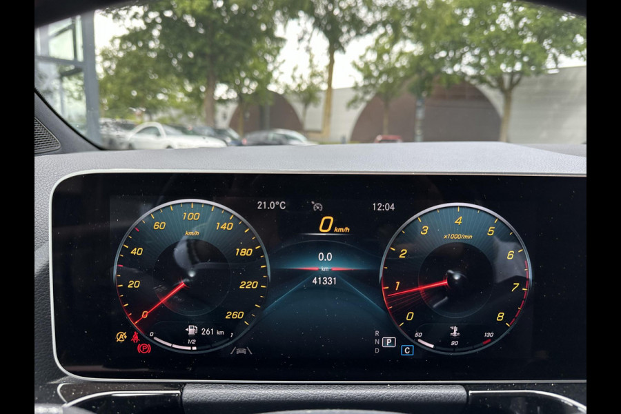 Mercedes-Benz B-Klasse 180 Business Solution AMG ORIGINEEL NL AUTO MET NAP | ELEKTRISCHE ACHTERKLEP | STOELVERWARMING | TREKHAAK | CAMERA | UNIEKE KM-STAND | RIJKLAAR GELEVERD MET 12 MND BOVAG GARANTIE TIE
