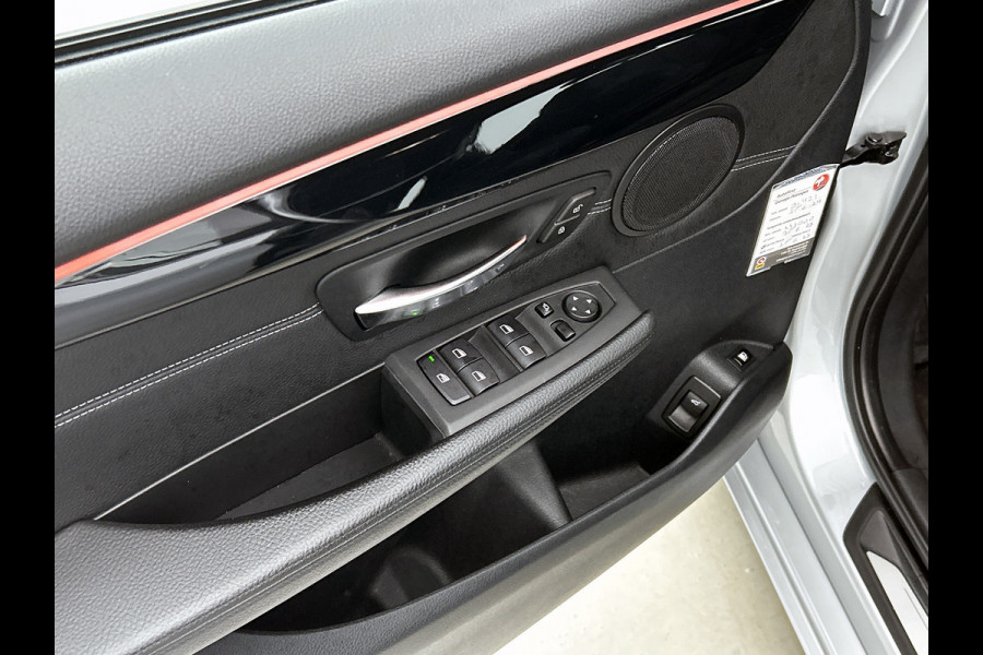BMW 2 Serie Active Tourer 225xe iPerformance High Executive(NL-auto, Dealer Onderh, Trekhaak, Stoelv, Head-up, PDC V+A, Navi, Etc)