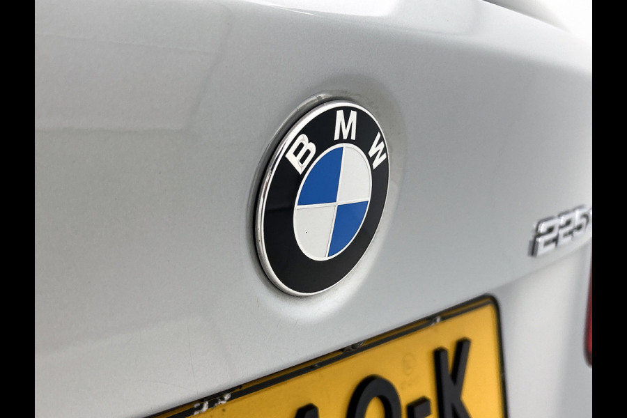 BMW 2 Serie Active Tourer 225xe iPerformance High Executive(NL-auto, Dealer Onderh, Trekhaak, Stoelv, Head-up, PDC V+A, Navi, Etc)