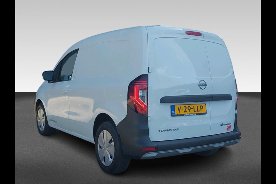 Nissan Townstar Tekna L1 45 kWh Laad ruimte voorzien  van vloer plaat en wandbekleding