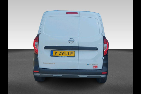 Nissan Townstar Tekna L1 45 kWh Laad ruimte voorzien  van vloer plaat en wandbekleding