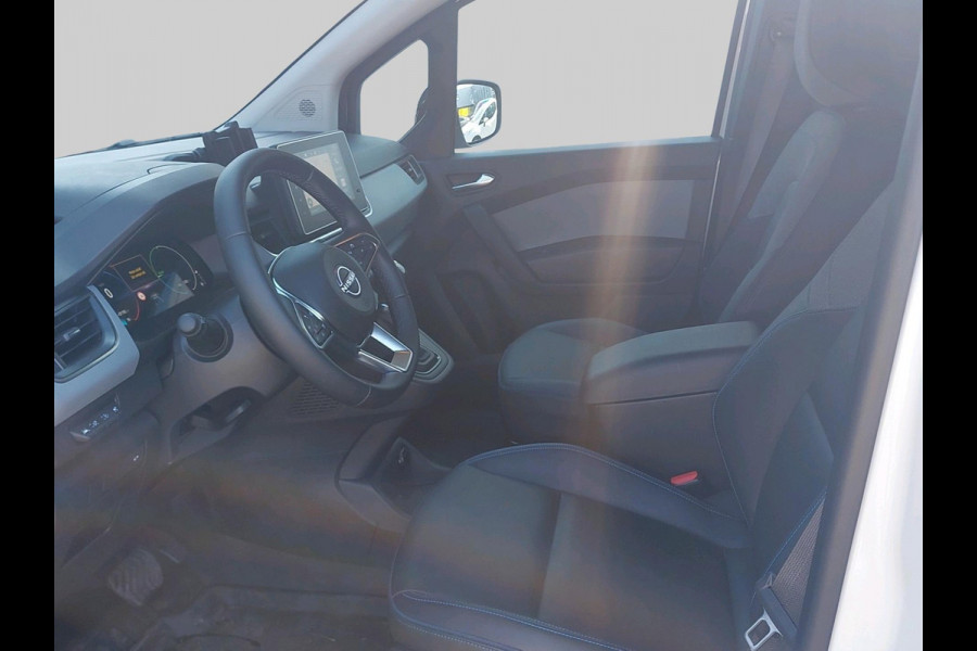 Nissan Townstar Tekna L1 45 kWh Laad ruimte voorzien  van vloer plaat en wandbekleding