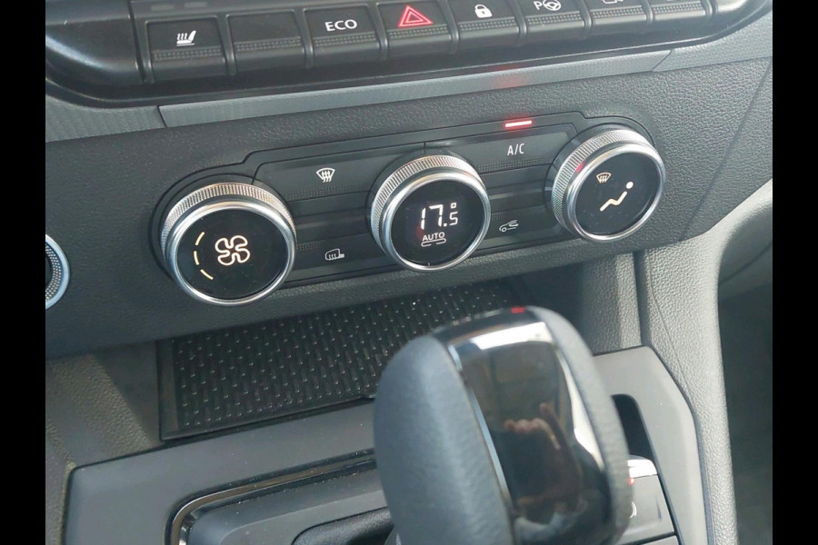 Nissan Townstar Tekna L1 45 kWh Laad ruimte voorzien  van vloer plaat en wandbekleding