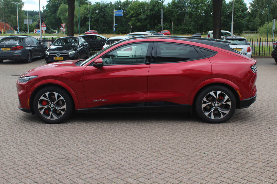 Ford Mustang Mach-E Extended First Edition AWD 98 kWh / SoH 94.1% / Glascoating / Trekhaak / Panoramadak / Camera / Leder / 19'' / B&O / Keyless / DAB / Dodehoek / ACC / Navigatie / Sfeerverlichting / Stoelverwarming