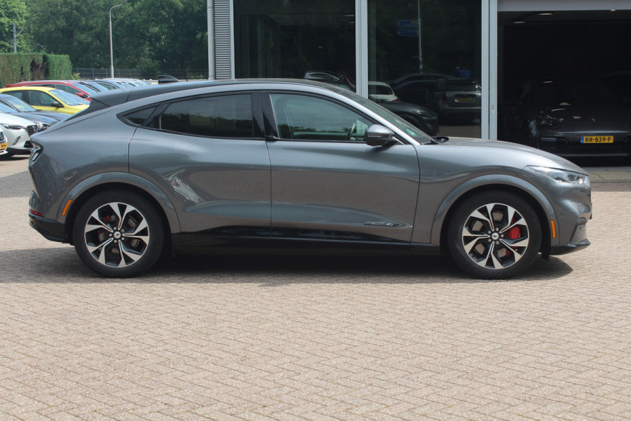 Ford Mustang Mach-E Extended First Edition AWD 98 kWh / SoH 94.9% / Panoramadak / Camera / Leder / 19'' / B&O / Keyless / DAB / Dodehoek / ACC / Navigatie / Sfeerverlichting / Stoelverwarming