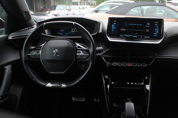 Peugeot e-2008 EV GT 50 kWh / SoH 90.6% / Camera / Half leder / Virtual Cockpit / 18'' / LED Koplampen / Keyless / Navigatie / Cruise Control