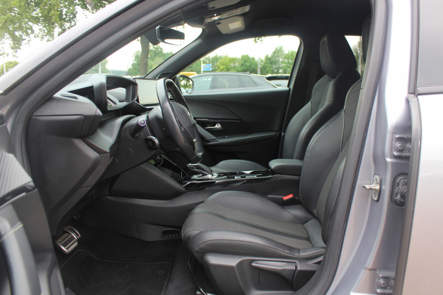 Peugeot e-2008 EV GT 50 kWh / SoH 90.6% / Camera / Half leder / Virtual Cockpit / 18'' / LED Koplampen / Keyless / Navigatie / Cruise Control