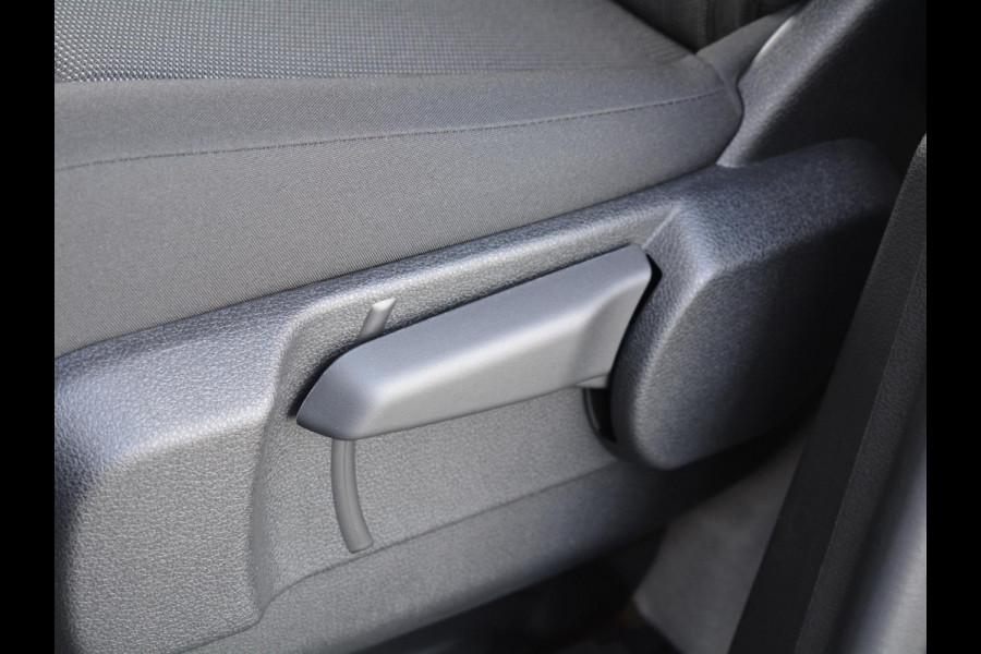 Opel Vivaro Electric L2 75 kWh | 8 jaar garantie | Surround View Pakket | Geïsoleerde comfort scheidingswand met vaste ruit | 3 zitplaatsen