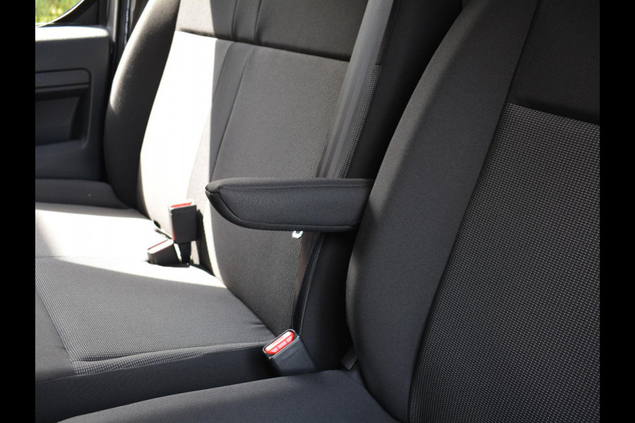 Opel Vivaro Electric L2 75 kWh | 8 jaar garantie | Surround View Pakket | Geïsoleerde comfort scheidingswand met vaste ruit | 3 zitplaatsen