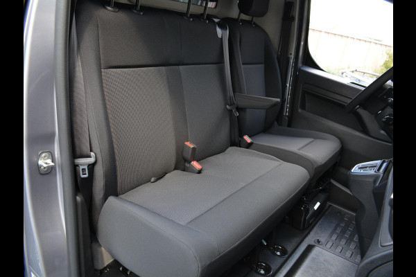 Opel Vivaro Electric L2 75 kWh | 8 jaar garantie | Surround View Pakket | Geïsoleerde comfort scheidingswand met vaste ruit | 3 zitplaatsen