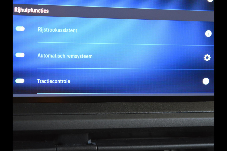 Opel Vivaro Electric L2 75 kWh | 8 jaar garantie | Surround View Pakket | Geïsoleerde comfort scheidingswand met vaste ruit | 3 zitplaatsen