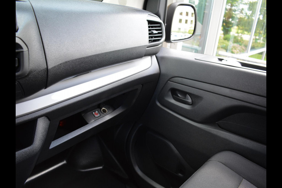 Opel Vivaro Electric L2 75 kWh | 8 jaar garantie | Surround View Pakket | Geïsoleerde comfort scheidingswand met vaste ruit | 3 zitplaatsen