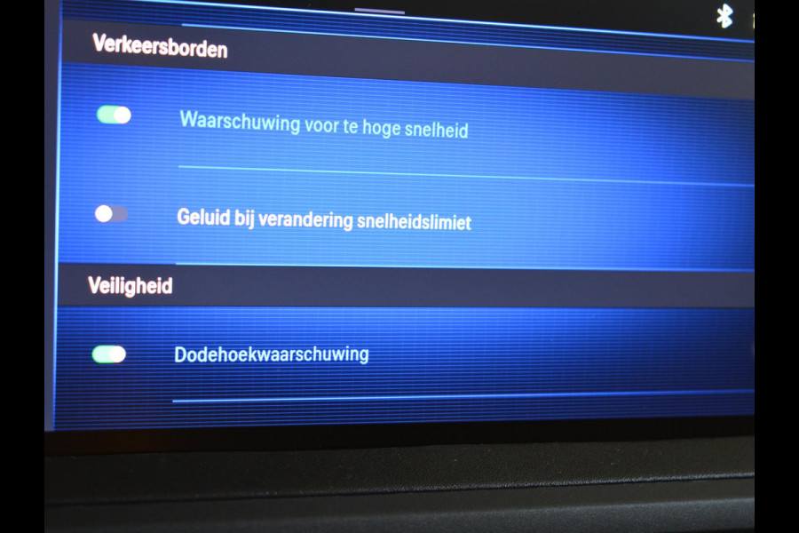 Opel Vivaro Electric L2 75 kWh 0% Rente | 8 jaar garantie | Surround View Pakket | Geïsoleerde comfort scheidingswand met vaste ruit | 3 zitplaatsen
