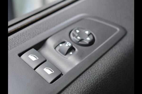 Opel Vivaro Electric L2 75 kWh 0% Rente | 8 jaar garantie | Surround View Pakket | Geïsoleerde comfort scheidingswand met vaste ruit | 3 zitplaatsen