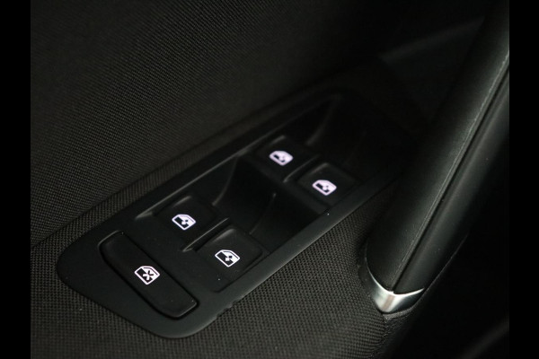 Volkswagen Golf 1.0 TSI Comfortline | Carplay | Adaptive cruise | Navigatie | Climate control | Parkeerhulp | Bluetooth