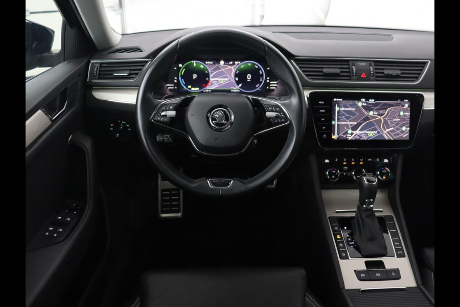 Škoda Superb 1.4 TSI iV Laurin & Klement | Panoramadak | Stoelventilatie | Leder | Camera | Trekhaak | Massage | Adaptive cruise | Virtual Cockpit | Canton Sound | Carplay | 19'' lichtmetalen velgen | PHEV