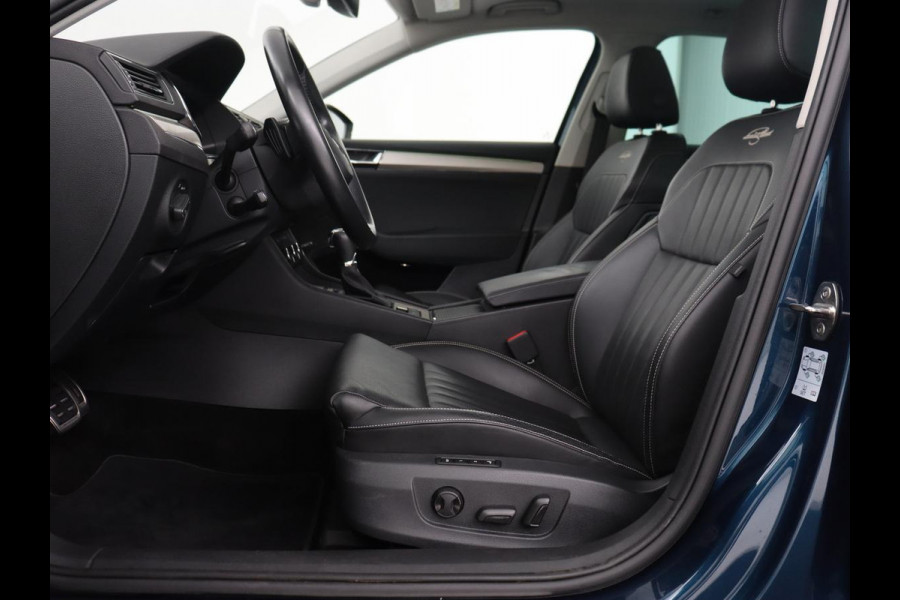 Škoda Superb 1.4 TSI iV Laurin & Klement | Panoramadak | Stoelventilatie | Leder | Camera | Trekhaak | Massage | Adaptive cruise | Virtual Cockpit | Canton Sound | Carplay | 19'' lichtmetalen velgen | PHEV