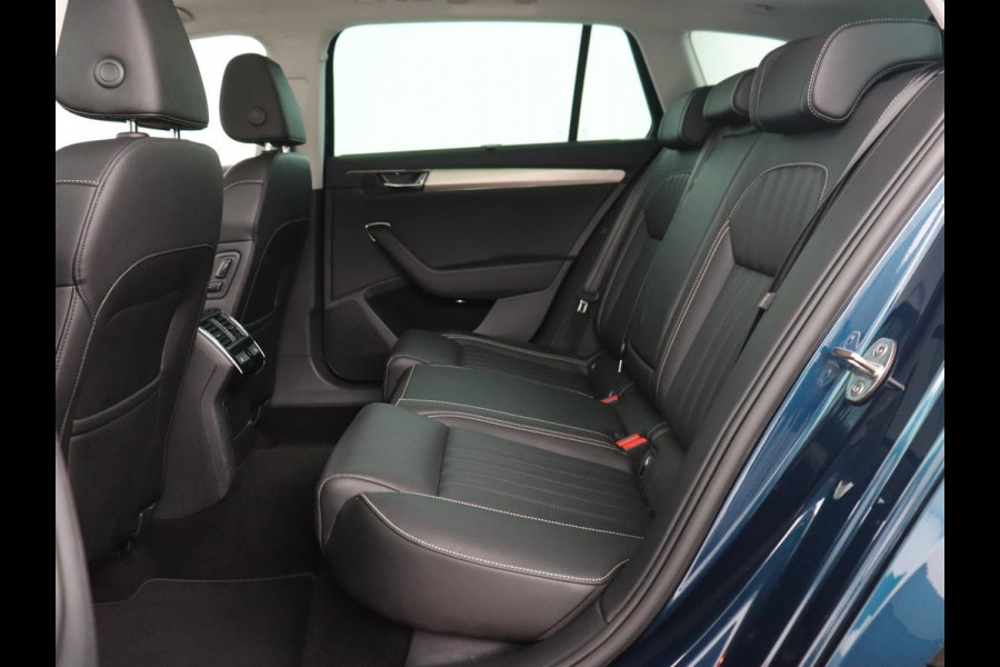 Škoda Superb 1.4 TSI iV Laurin & Klement | Panoramadak | Stoelventilatie | Leder | Camera | Trekhaak | Massage | Adaptive cruise | Virtual Cockpit | Canton Sound | Carplay | 19'' lichtmetalen velgen | PHEV