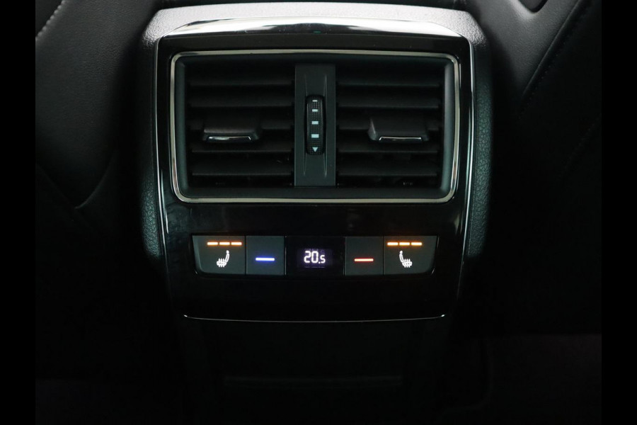 Škoda Superb 1.4 TSI iV Laurin & Klement | Panoramadak | Stoelventilatie | Leder | Camera | Trekhaak | Massage | Adaptive cruise | Virtual Cockpit | Canton Sound | Carplay | 19'' lichtmetalen velgen | PHEV
