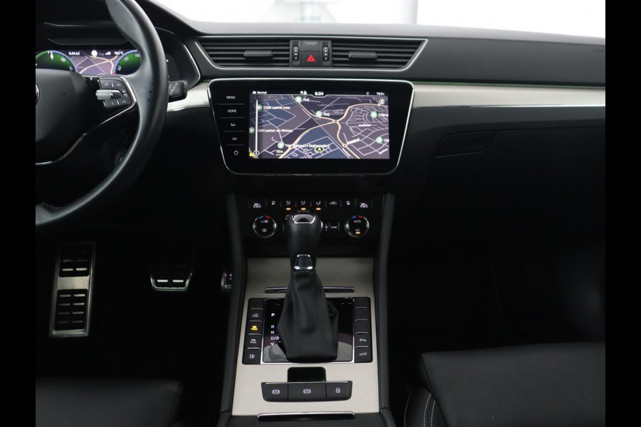 Škoda Superb 1.4 TSI iV Laurin & Klement | Panoramadak | Stoelventilatie | Leder | Camera | Trekhaak | Massage | Adaptive cruise | Virtual Cockpit | Canton Sound | Carplay | 19'' lichtmetalen velgen | PHEV