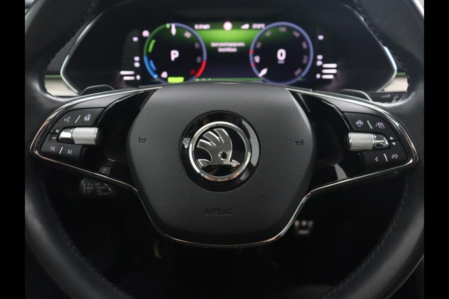 Škoda Superb 1.4 TSI iV Laurin & Klement | Panoramadak | Stoelventilatie | Leder | Camera | Trekhaak | Massage | Adaptive cruise | Virtual Cockpit | Canton Sound | Carplay | 19'' lichtmetalen velgen | PHEV