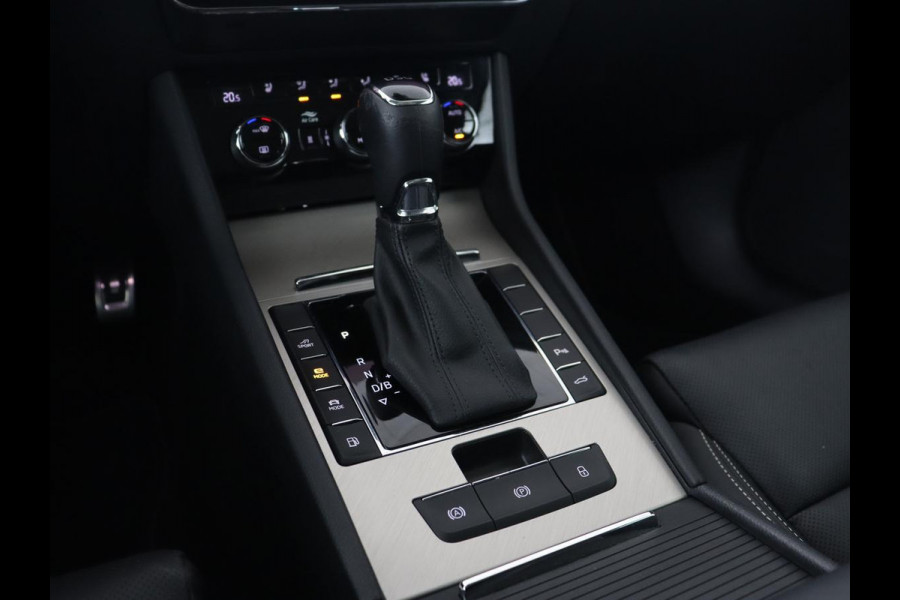 Škoda Superb 1.4 TSI iV Laurin & Klement | Panoramadak | Stoelventilatie | Leder | Camera | Trekhaak | Massage | Adaptive cruise | Virtual Cockpit | Canton Sound | Carplay | 19'' lichtmetalen velgen | PHEV