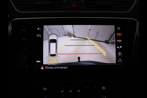 Škoda Superb 1.4 TSI iV Laurin & Klement | Panoramadak | Stoelventilatie | Leder | Camera | Trekhaak | Massage | Adaptive cruise | Virtual Cockpit | Canton Sound | Carplay | 19'' lichtmetalen velgen | PHEV
