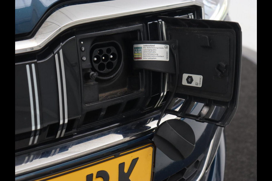 Škoda Superb 1.4 TSI iV Laurin & Klement | Panoramadak | Stoelventilatie | Leder | Camera | Trekhaak | Massage | Adaptive cruise | Virtual Cockpit | Canton Sound | Carplay | 19'' lichtmetalen velgen | PHEV