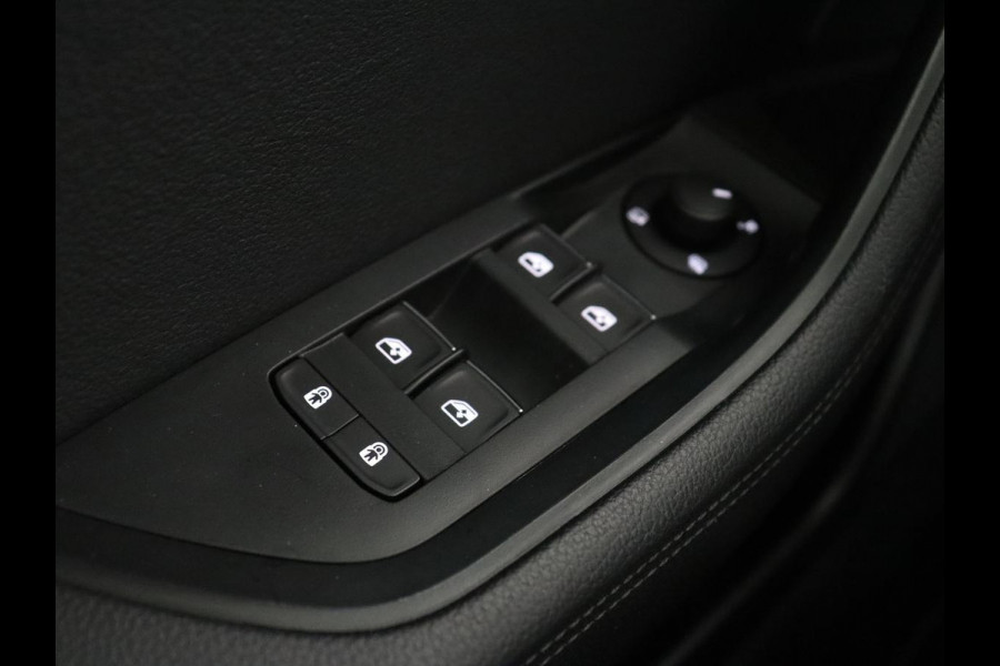 Škoda Superb 1.4 TSI iV Laurin & Klement | Panoramadak | Stoelventilatie | Leder | Camera | Trekhaak | Massage | Adaptive cruise | Virtual Cockpit | Canton Sound | Carplay | 19'' lichtmetalen velgen | PHEV