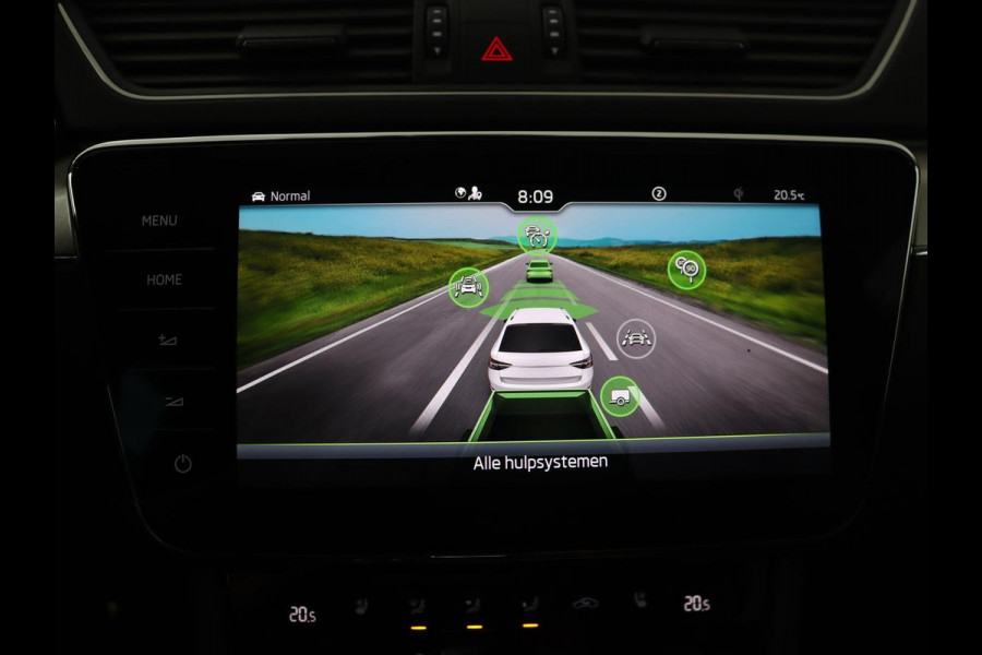 Škoda Superb 1.4 TSI iV Laurin & Klement | Panoramadak | Stoelventilatie | Leder | Camera | Trekhaak | Massage | Adaptive cruise | Virtual Cockpit | Canton Sound | Carplay | 19'' lichtmetalen velgen | PHEV