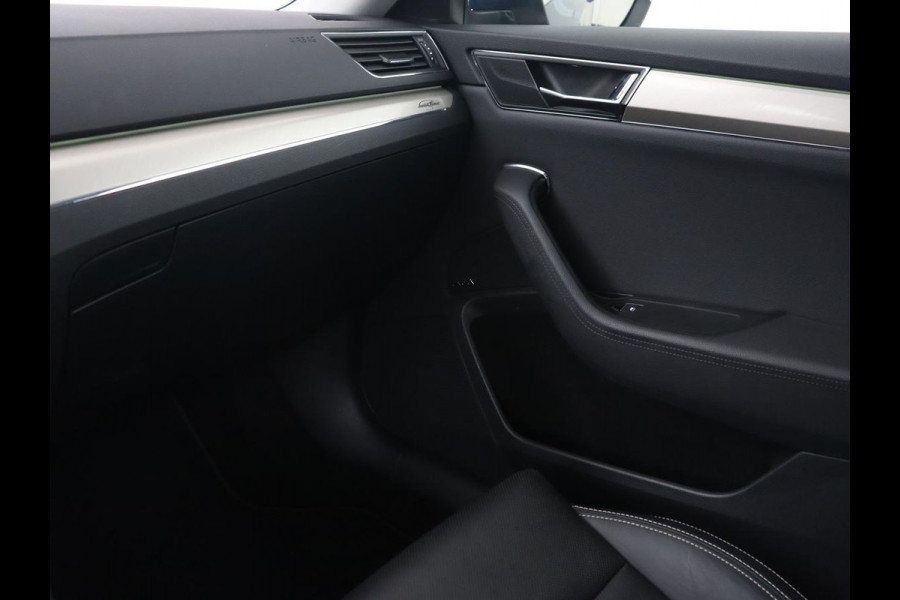 Škoda Superb 1.4 TSI iV Laurin & Klement | Panoramadak | Stoelventilatie | Leder | Camera | Trekhaak | Massage | Adaptive cruise | Virtual Cockpit | Canton Sound | Carplay | 19'' lichtmetalen velgen | PHEV