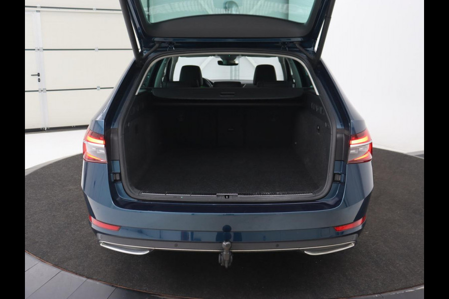 Škoda Superb 1.4 TSI iV Laurin & Klement | Panoramadak | Stoelventilatie | Leder | Camera | Trekhaak | Massage | Adaptive cruise | Virtual Cockpit | Canton Sound | Carplay | 19'' lichtmetalen velgen | PHEV