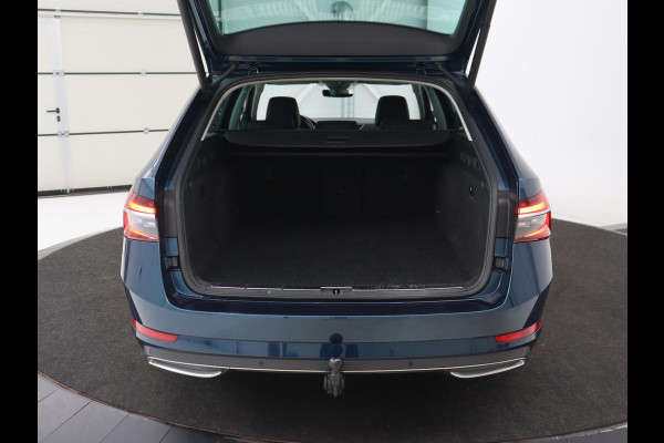 Škoda Superb 1.4 TSI iV Laurin & Klement | Panoramadak | Stoelventilatie | Leder | Camera | Trekhaak | Massage | Adaptive cruise | Virtual Cockpit | Canton Sound | Carplay | 19'' lichtmetalen velgen | PHEV