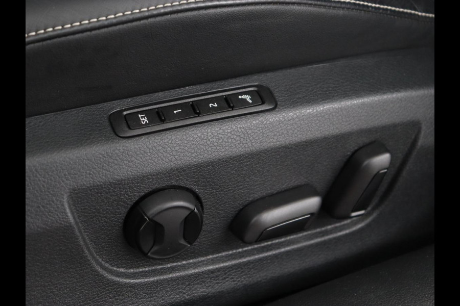 Škoda Superb 1.4 TSI iV Laurin & Klement | Panoramadak | Stoelventilatie | Leder | Camera | Trekhaak | Massage | Adaptive cruise | Virtual Cockpit | Canton Sound | Carplay | 19'' lichtmetalen velgen | PHEV