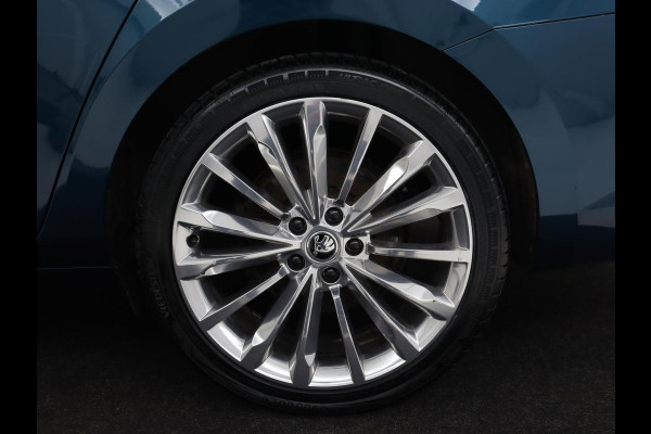 Škoda Superb 1.4 TSI iV Laurin & Klement | Panoramadak | Stoelventilatie | Leder | Camera | Trekhaak | Massage | Adaptive cruise | Virtual Cockpit | Canton Sound | Carplay | 19'' lichtmetalen velgen | PHEV