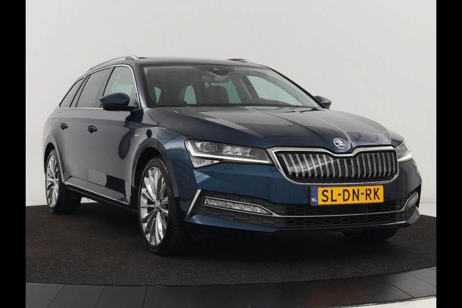 Škoda Superb 1.4 TSI iV Laurin & Klement | Panoramadak | Stoelventilatie | Leder | Camera | Trekhaak | Massage | Adaptive cruise | Virtual Cockpit | Canton Sound | Carplay | 19'' lichtmetalen velgen | PHEV