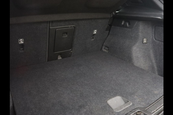 Volvo XC40 1.5 T4 Recharge Inscription Expression | Camera | Carplay | Navigatie | Keyless | Full LED | Climate control | Verwarmde voorruit | Cruise control | PHEV