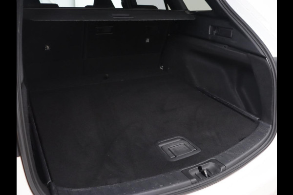 Toyota Corolla 1.8 Hybrid Business Plus | Trekhaak | Stoelverwarming | Camera | Carplay | Adaptive cruise | Full LED | Keyless