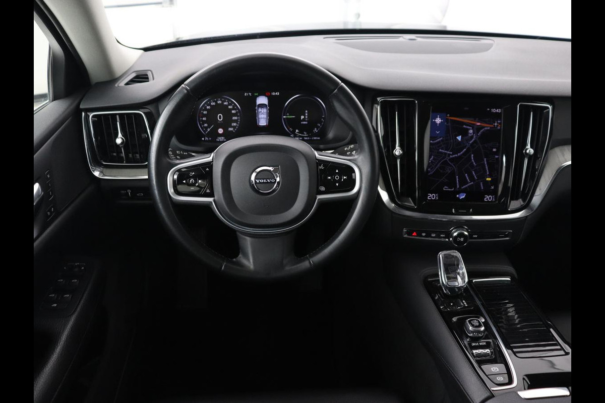 Volvo V60 2.0 T8 Recharge AWD Business Pro | Trekhaak | Leder | Carplay | Keyless | Navigatie | Climate control | Cruise control | Parkeerhulp | Full LED Volvo V60 2.0 T8 Recharge AWD Business Pro | Trekhaak | Leder | Carplay | Keyless | Navigatie | Climate control | Cruise control | Parkeerhulp | Full LED