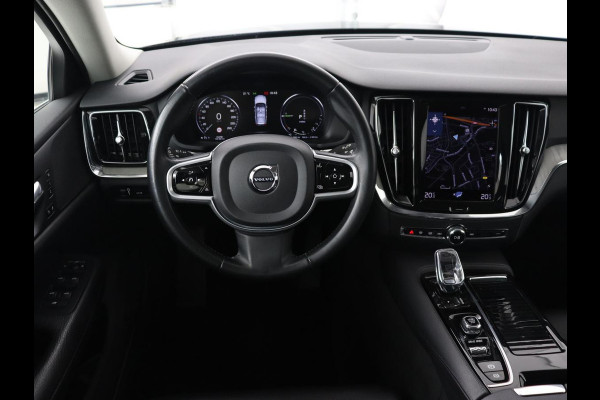 Volvo V60 2.0 T8 Recharge AWD Business Pro | Trekhaak | Leder | Carplay | Keyless | Navigatie | Climate control | Cruise control | Parkeerhulp | Full LED
