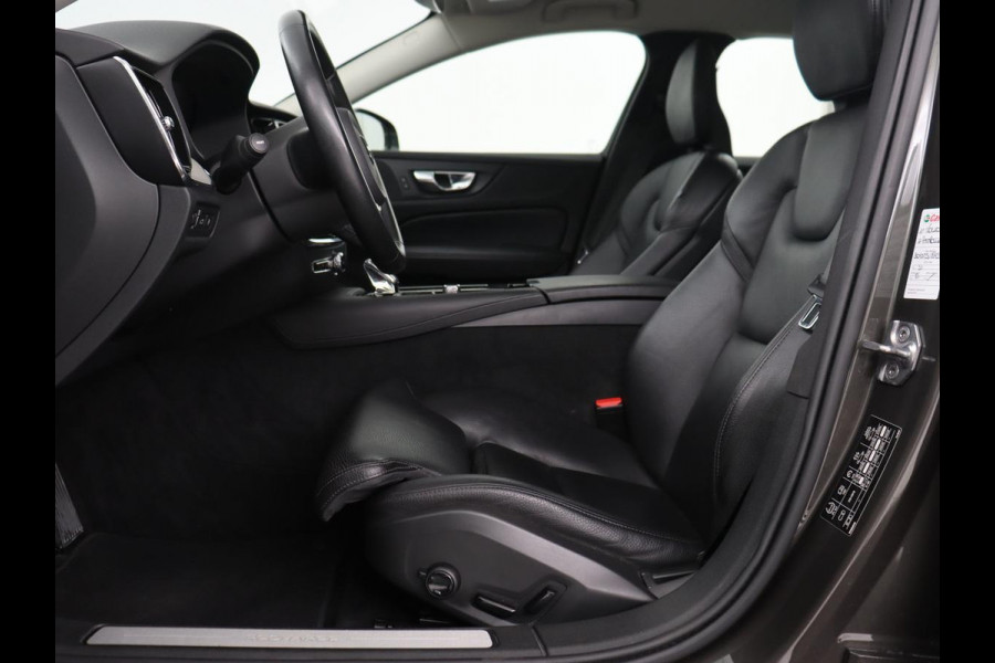 Volvo V60 2.0 T8 Recharge AWD Business Pro | Trekhaak | Leder | Carplay | Keyless | Navigatie | Climate control | Cruise control | Parkeerhulp | Full LED