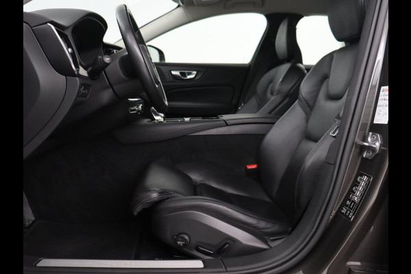 Volvo V60 2.0 T8 Recharge AWD Business Pro | Trekhaak | Leder | Carplay | Keyless | Navigatie | Climate control | Cruise control | Parkeerhulp | Full LED